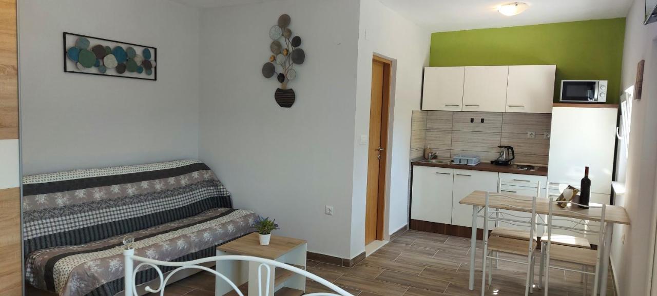 Studio Apartment Palmira Liznjan Exterior photo