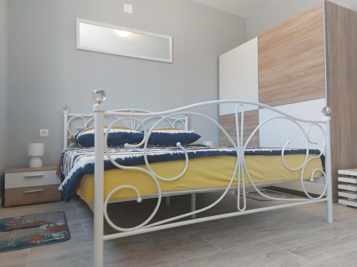 Studio Apartment Palmira Liznjan Exterior photo