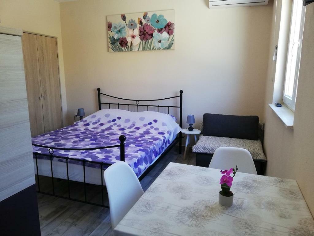 Studio Apartment Palmira Liznjan Exterior photo